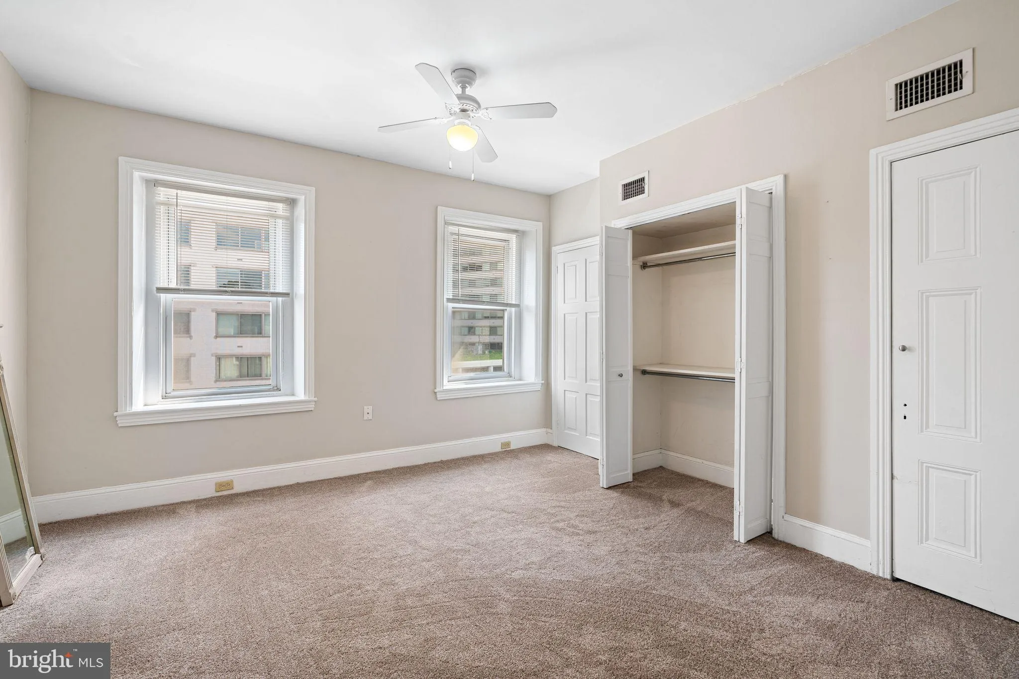 Philadelphia, Pennsylvania 19130, United States, 4 Bedrooms Bedrooms, ,3 BathroomsBathrooms,Residential,Pending,181572