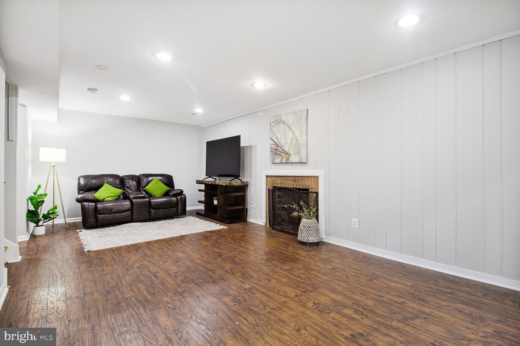 NORTHWEST BRANCH ESTATES - Residential