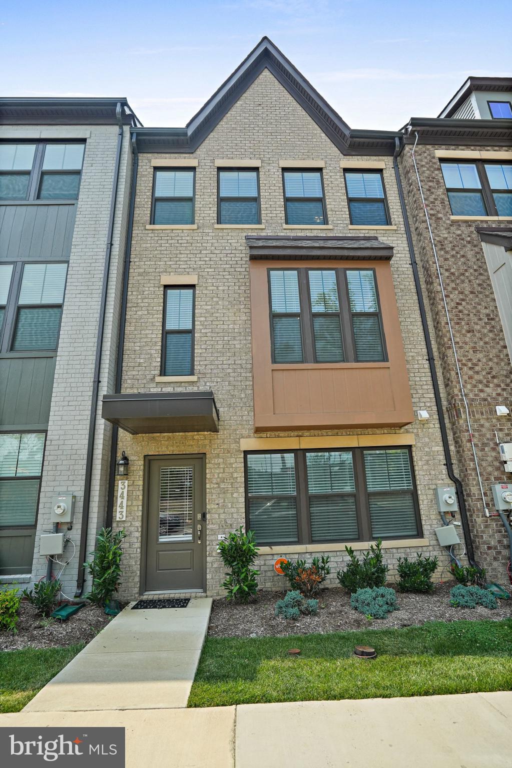 3443 CARNABY STREET