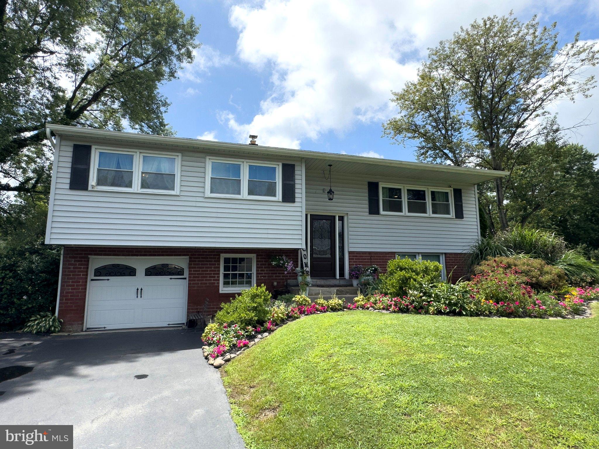 634 SANDRA LANE