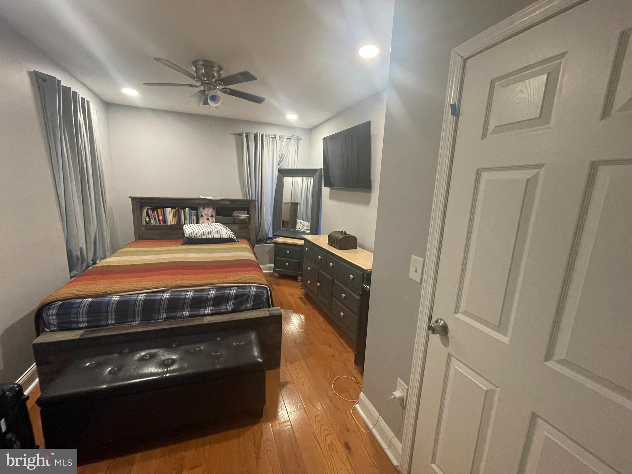 ELMWOOD PARK - Residential Income