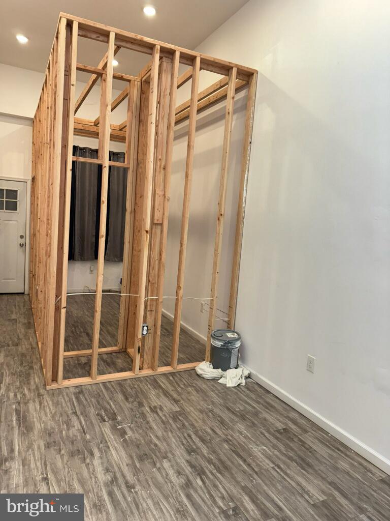 ELMWOOD PARK - Residential Income