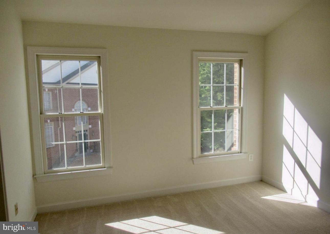 PT ROCKVILLE TWN RES 3 - Residential Lease