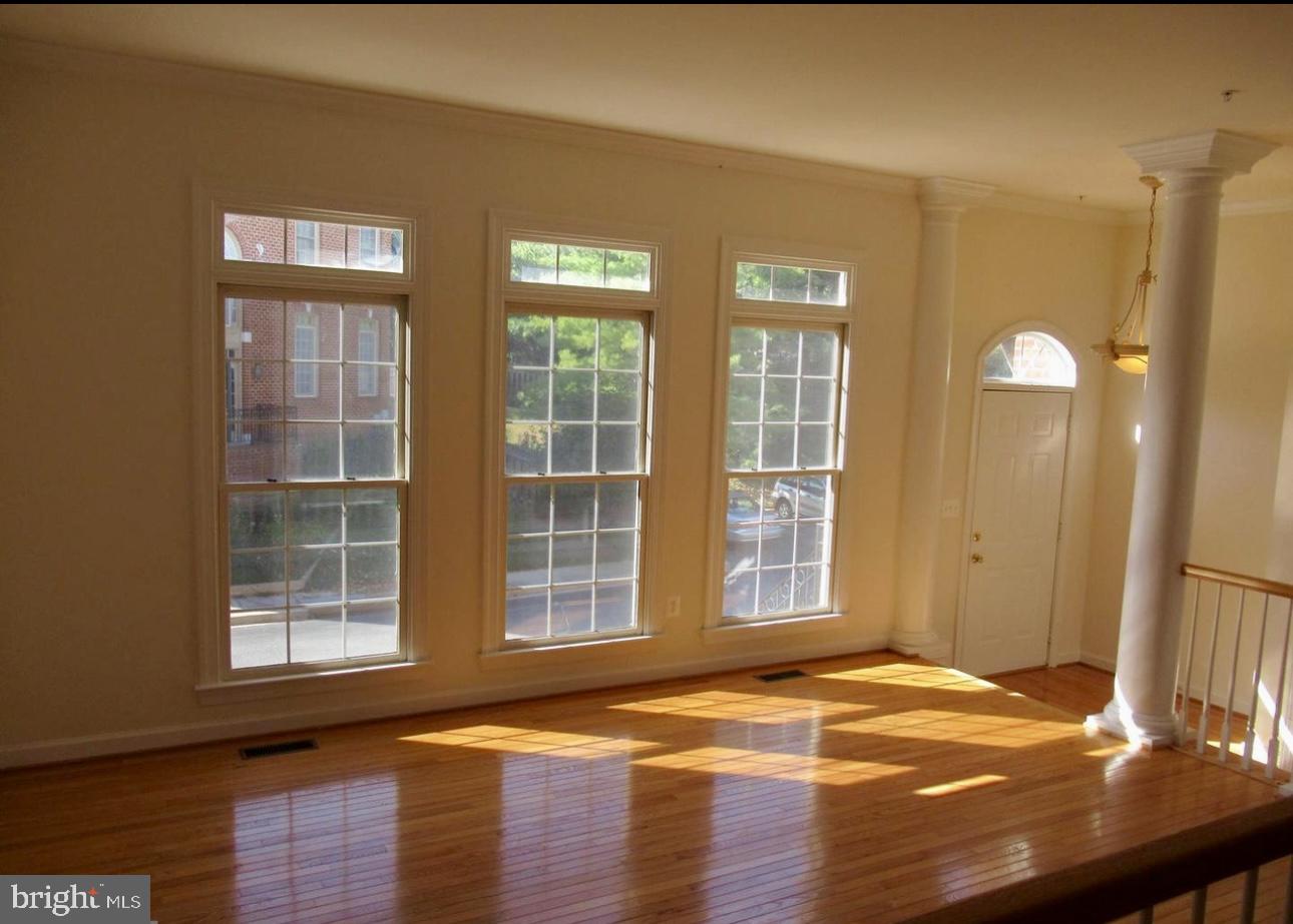 PT ROCKVILLE TWN RES 3 - Residential Lease