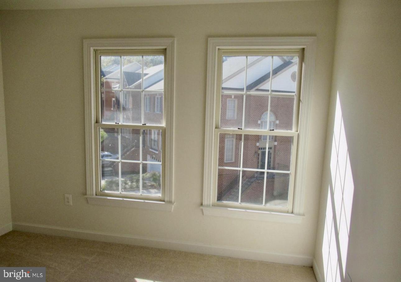 PT ROCKVILLE TWN RES 3 - Residential Lease