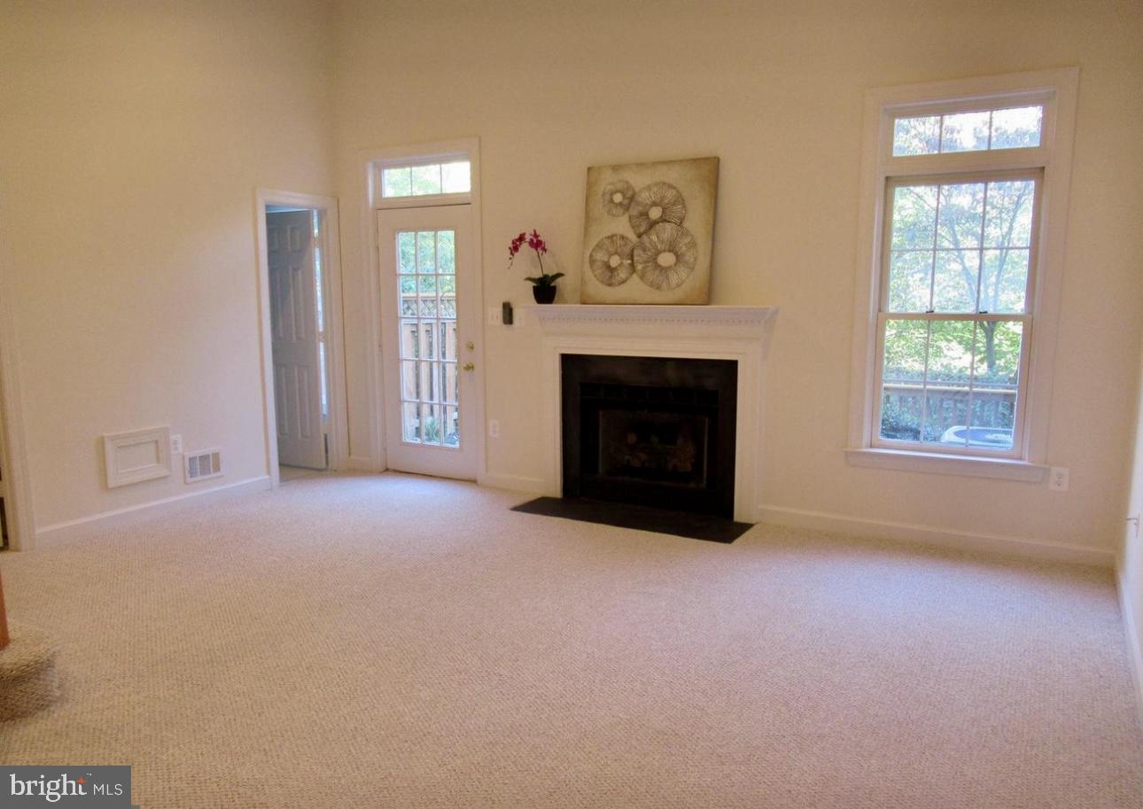 PT ROCKVILLE TWN RES 3 - Residential Lease