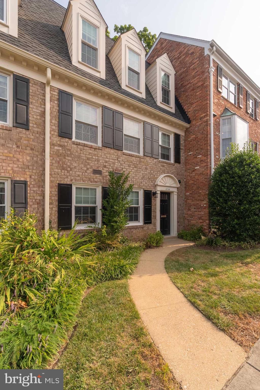 Photo of 6754 Towne Lane Road, MCLEAN, VA 22101 (MLS # VAFX2269962)
