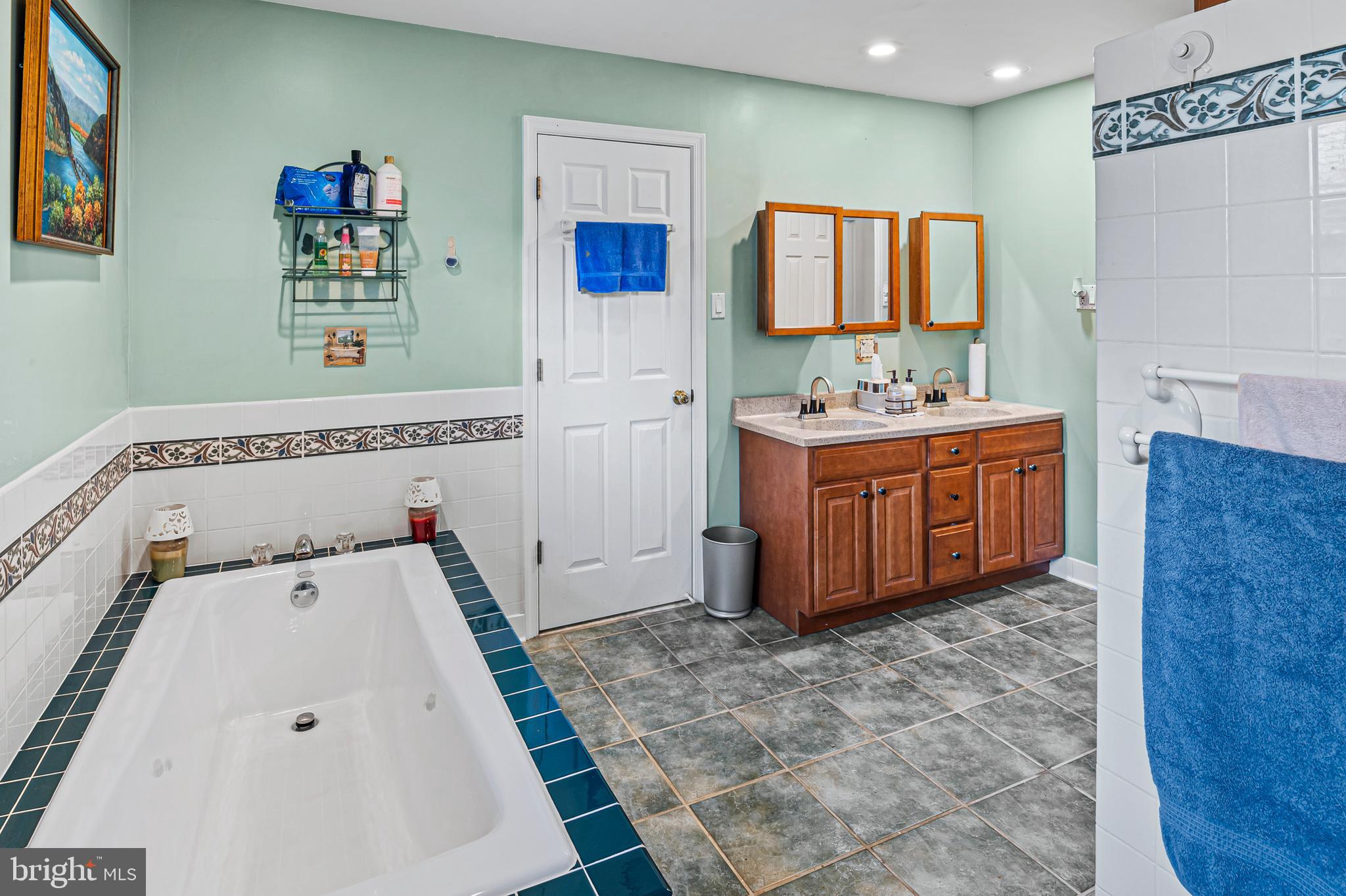 LONGRIDGE AT BELAIR - Residential