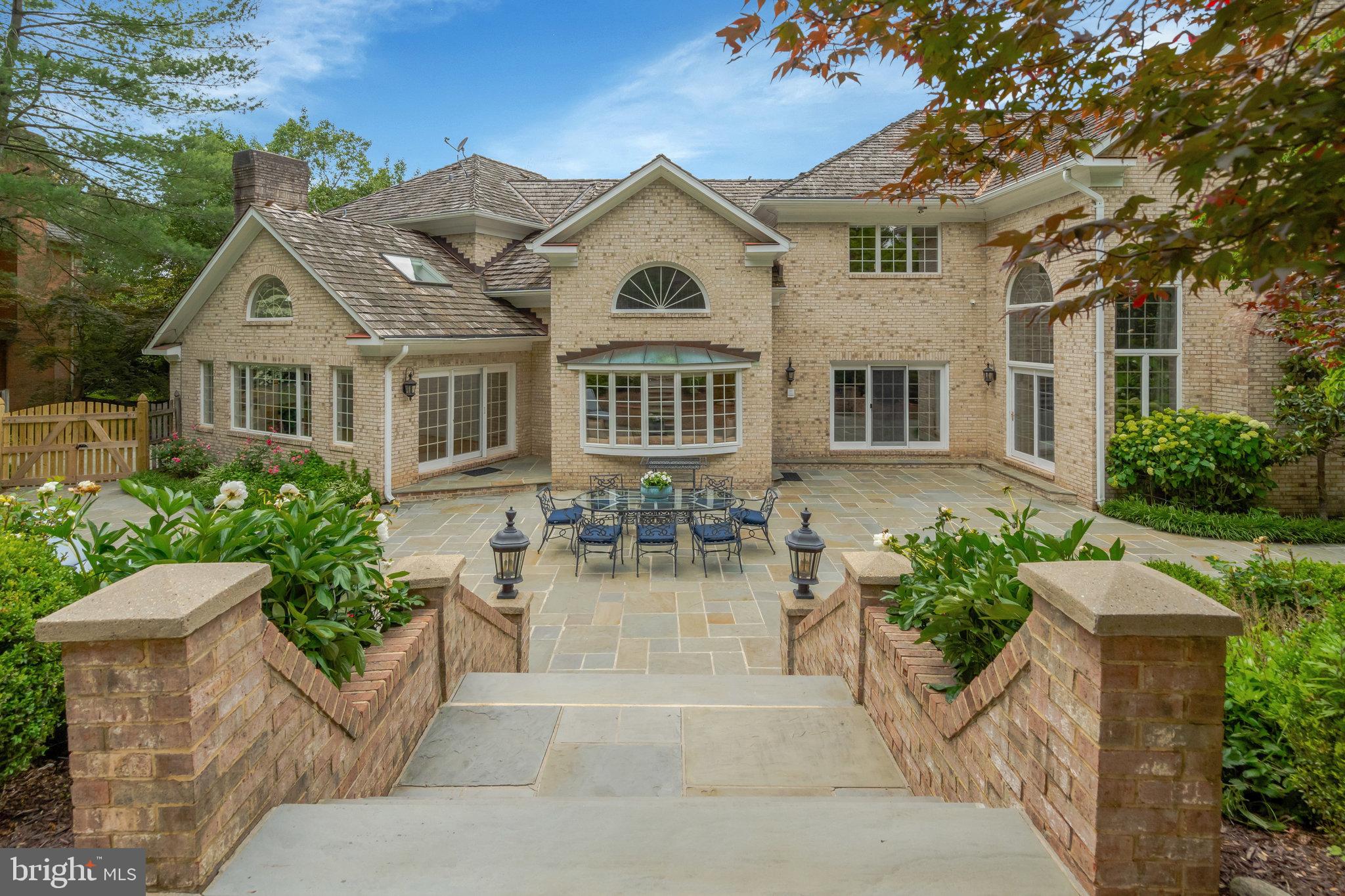 8013 GREENWICH WOODS DRIVE