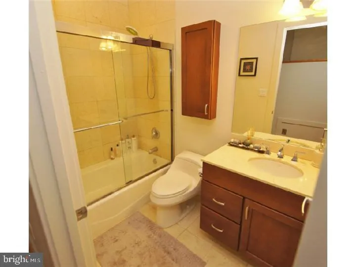 Philadelphia, Pennsylvania 19103, United States, 1 Bedroom Bedrooms, ,1 BathroomBathrooms,Residential,Pending,129283