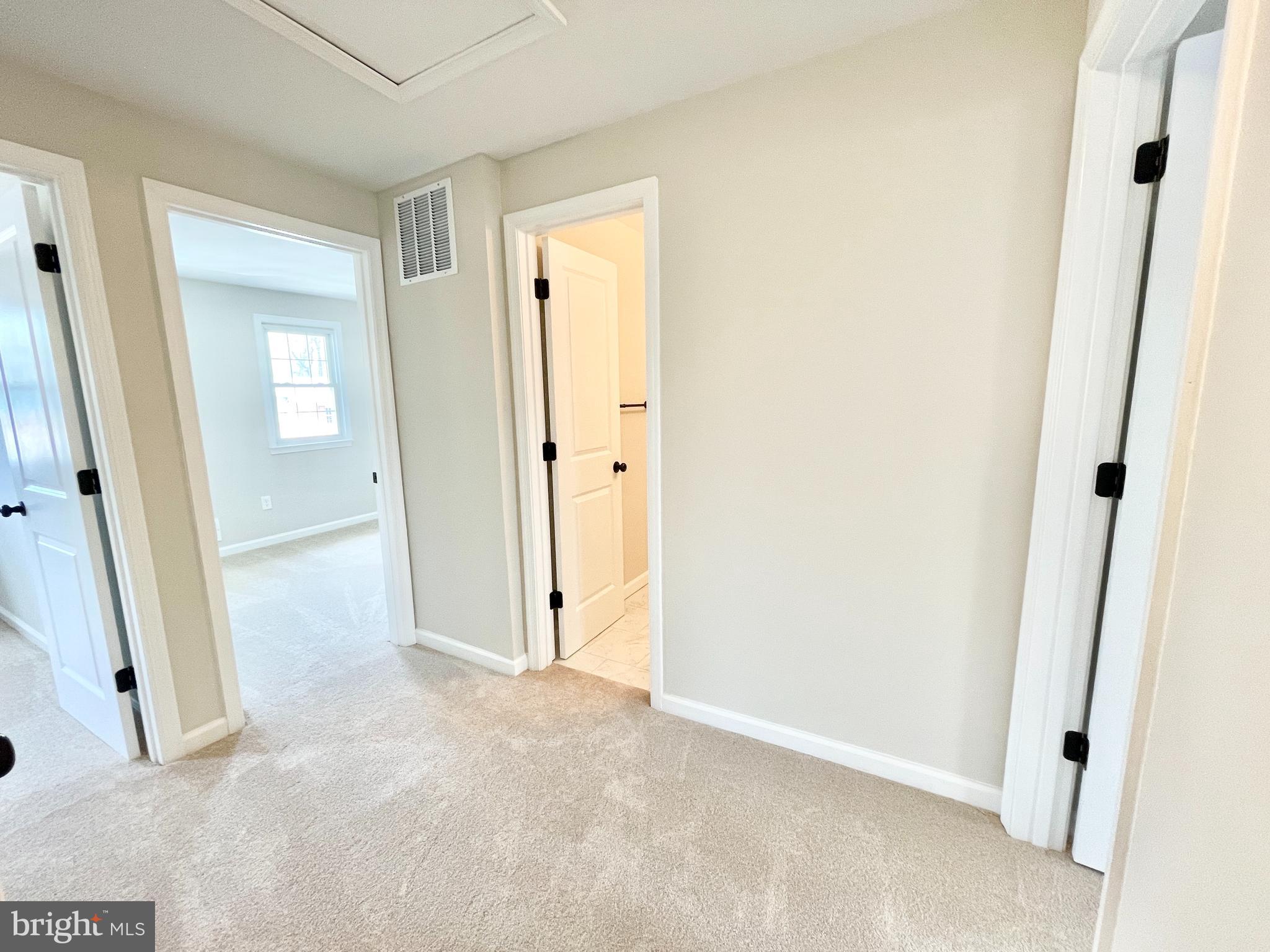 GREENWICH HILL - Residential