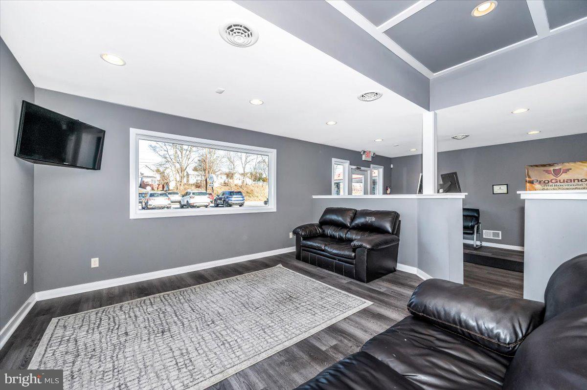 CHAMBERSBURG - Commercial Sale