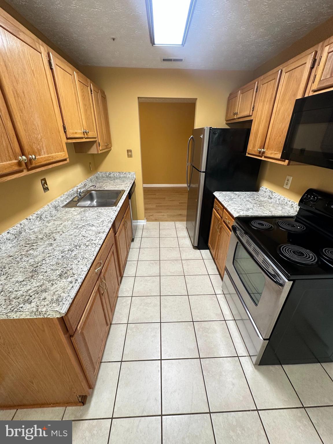 GLENSFORD CONDO - Residential Lease