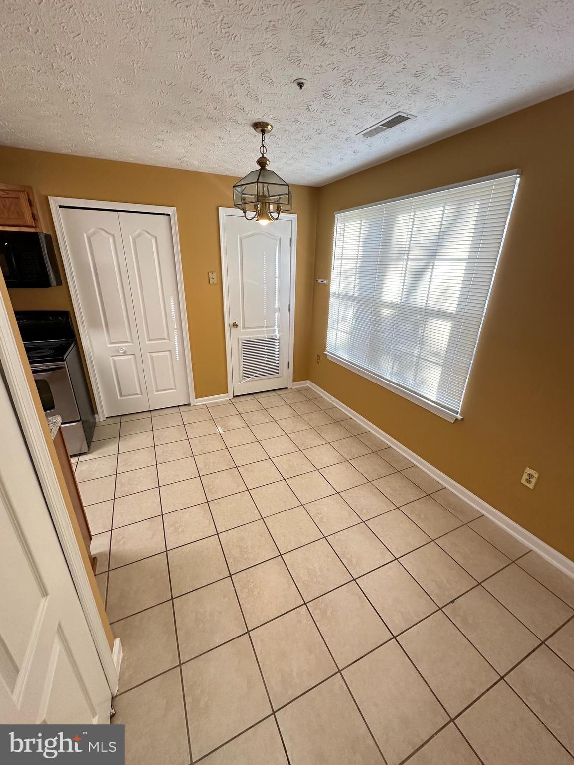 GLENSFORD CONDO - Residential Lease