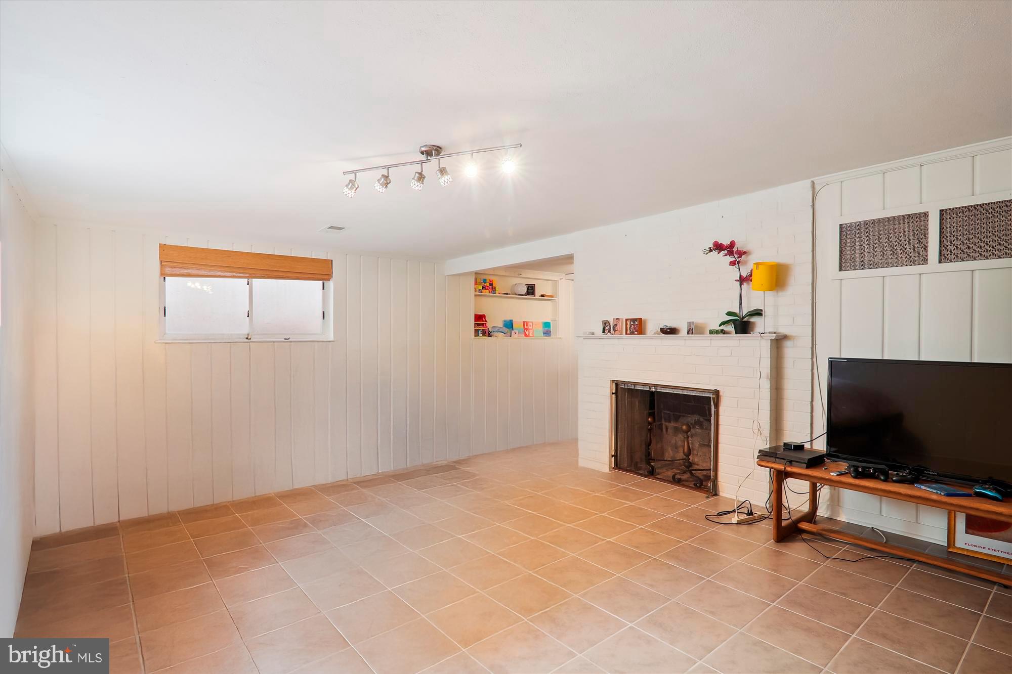 SOMERSET HEIGHTS - Residential Lease