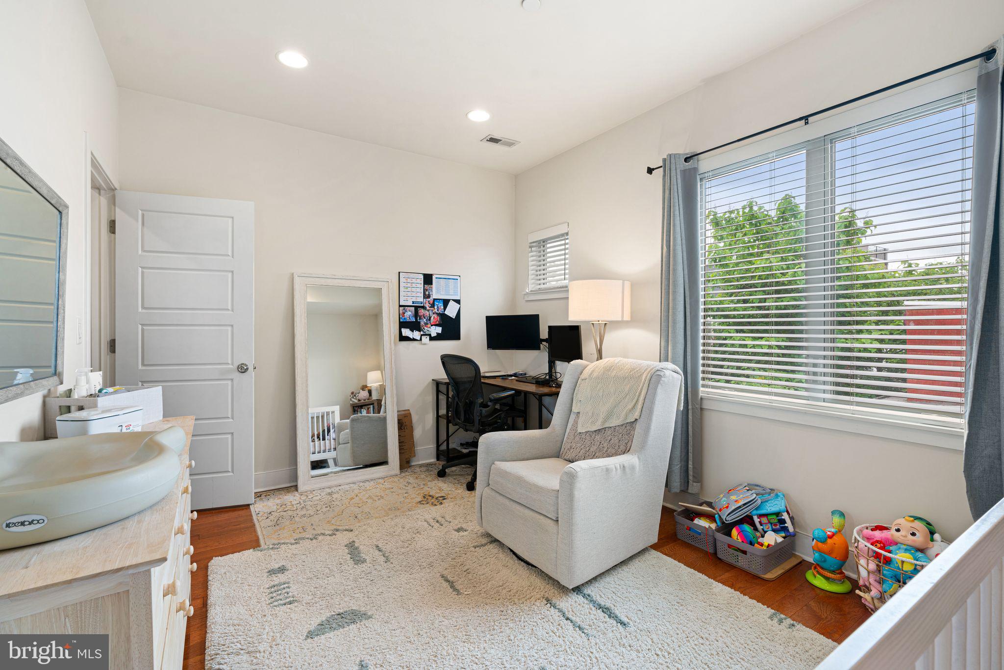 POINT BREEZE - Residential