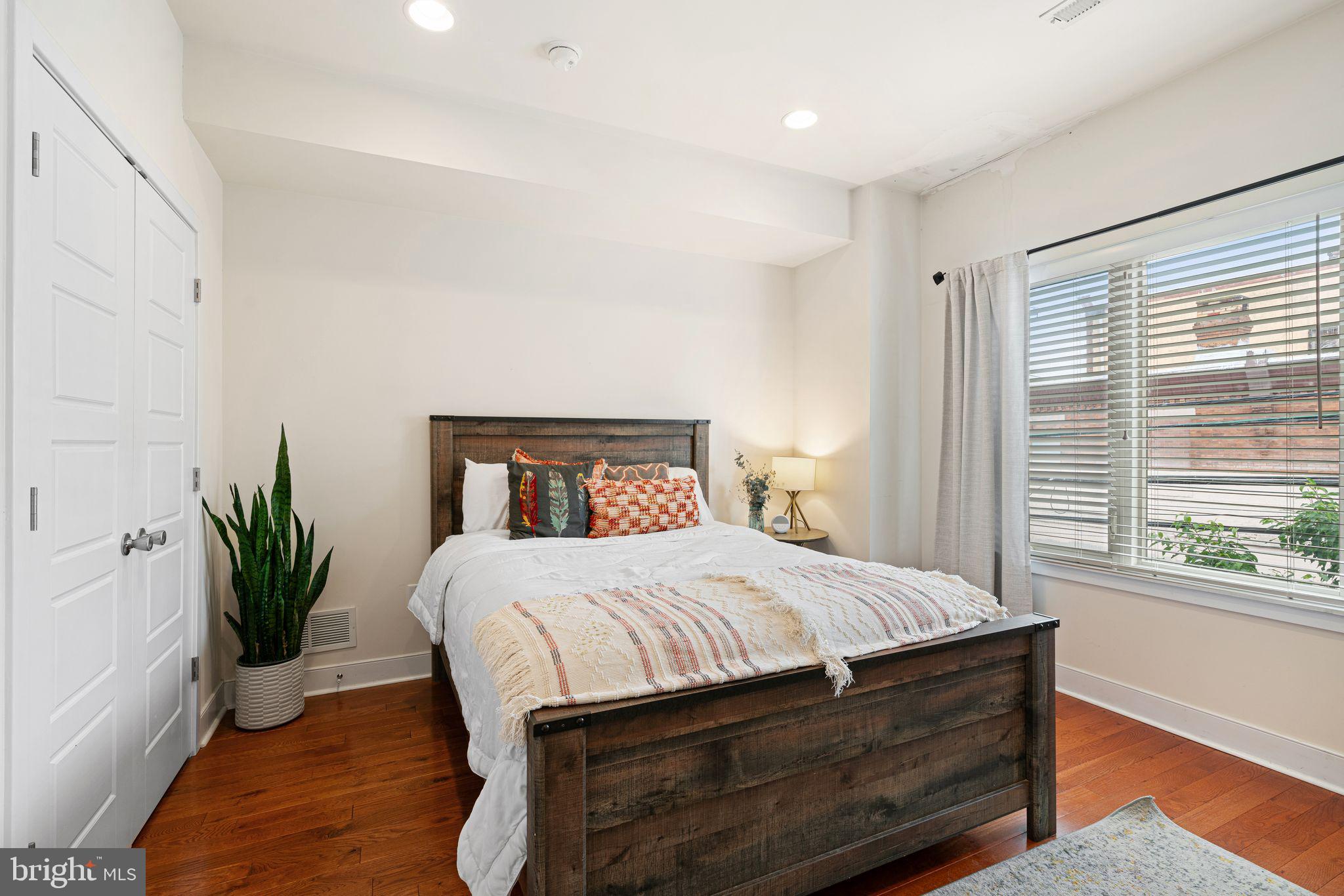 POINT BREEZE - Residential