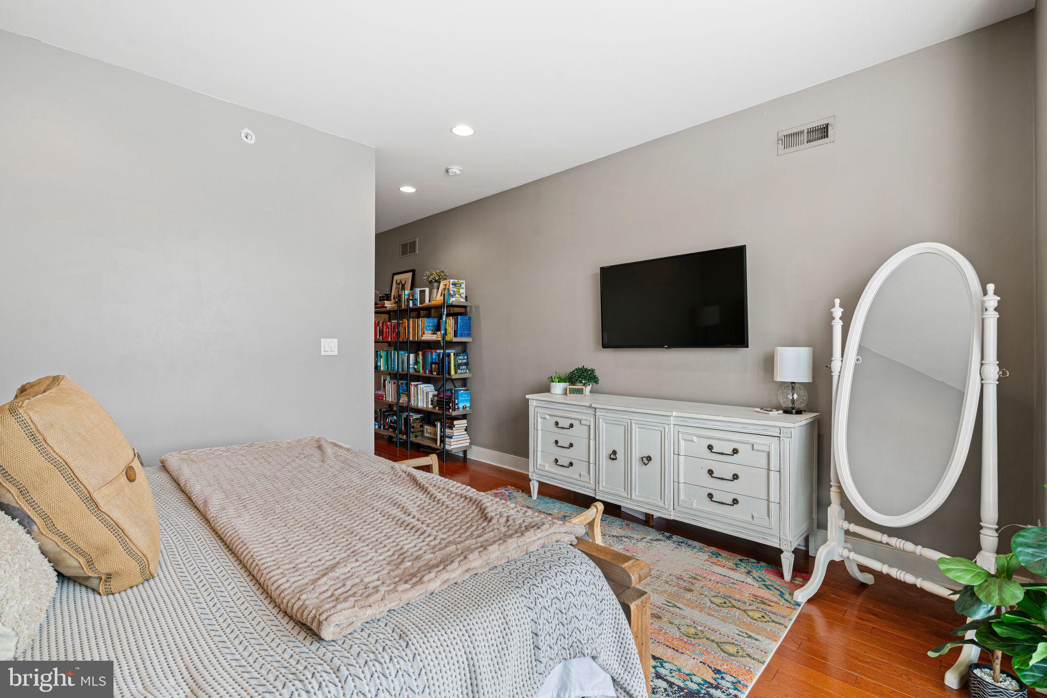 POINT BREEZE - Residential