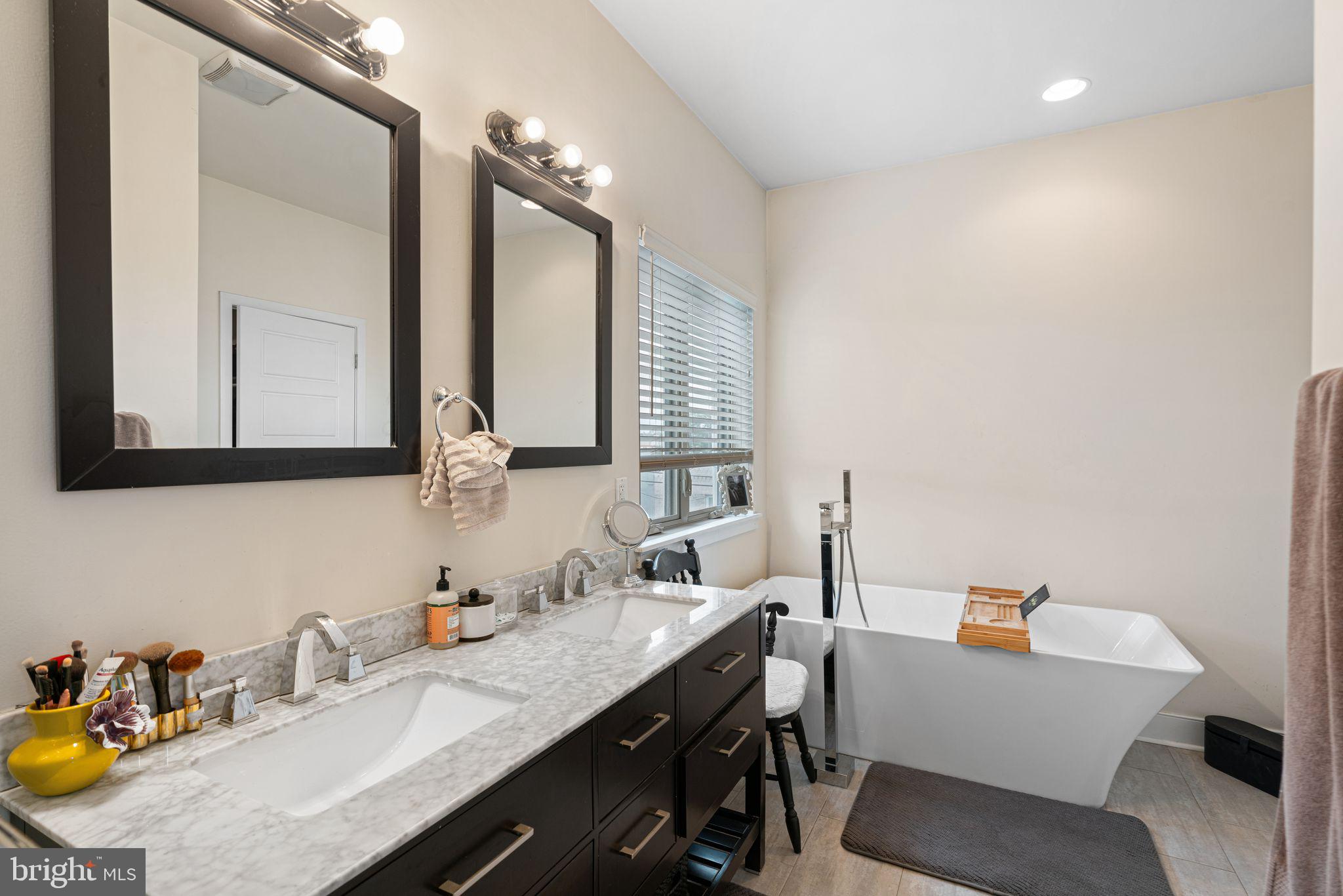 POINT BREEZE - Residential