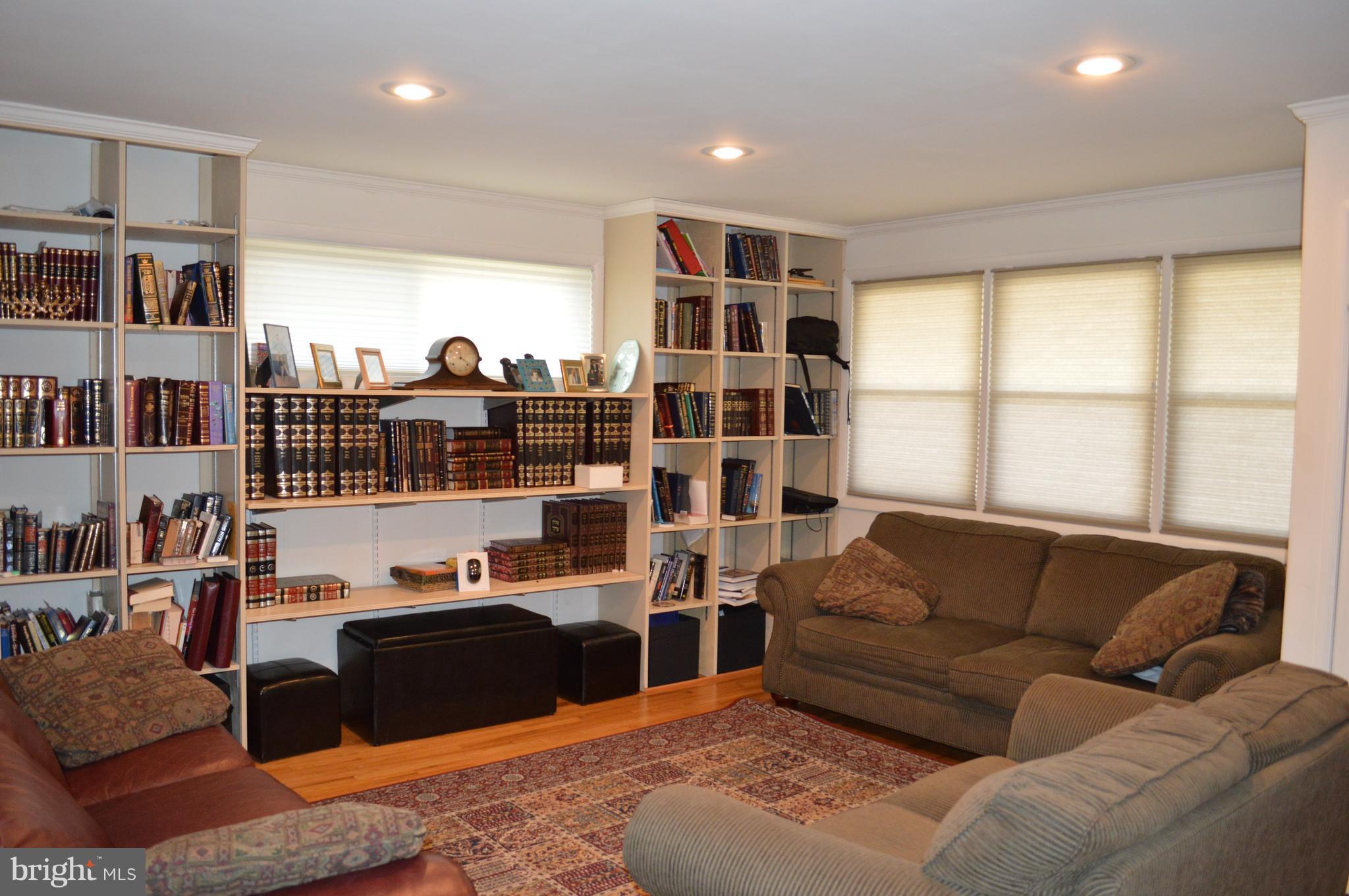 GLEN OAKS - Residential