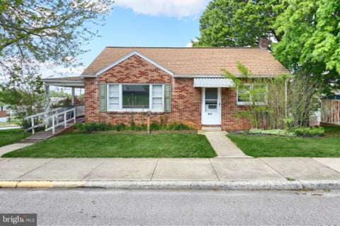 Homes For Sale - 403 E Maple Street<br/> York County, DALLASTOWN, PA 17313