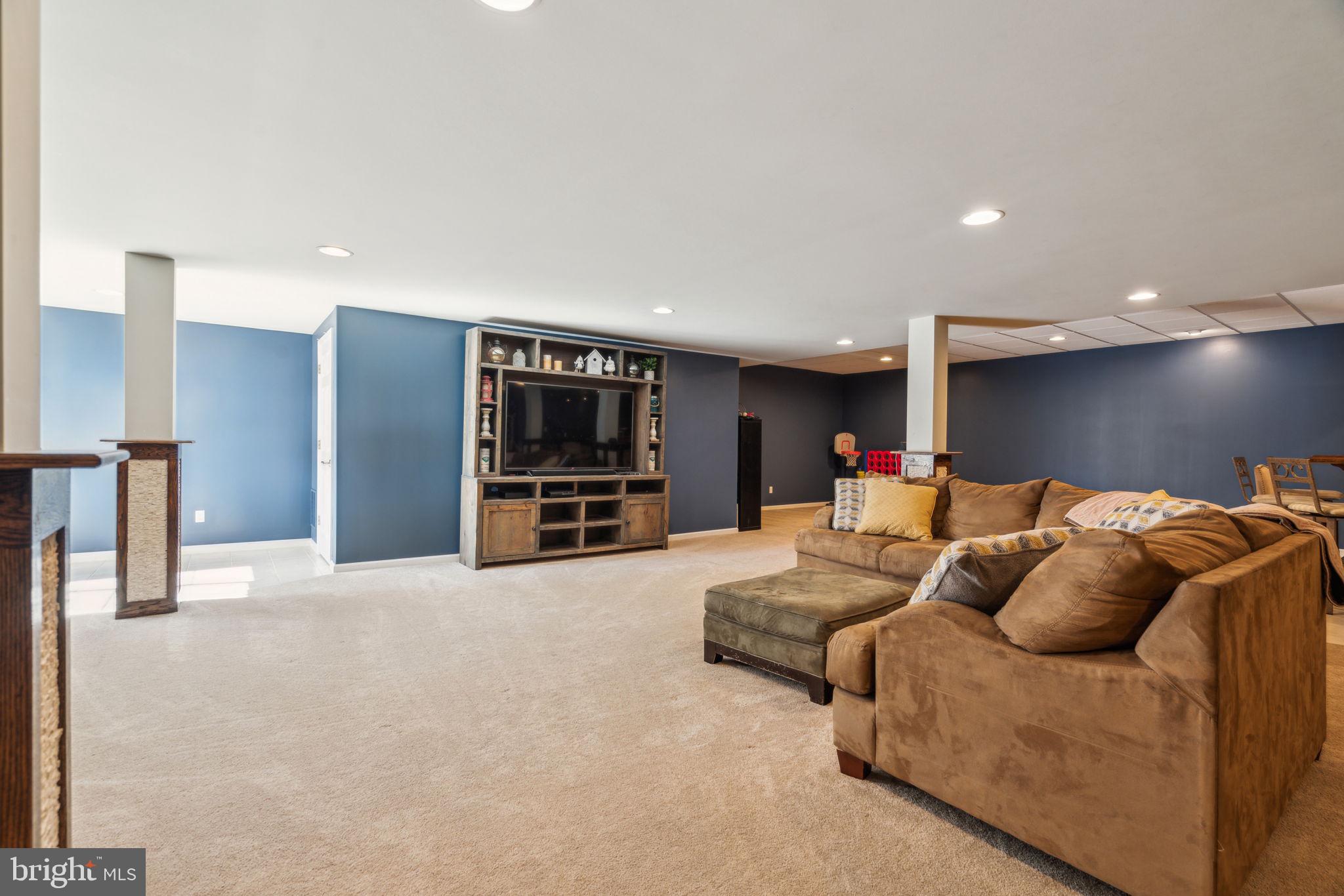 COUNTRY CLUB ESTS - Residential