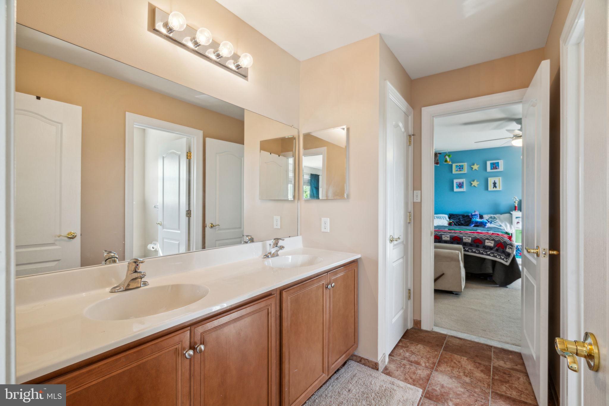 COUNTRY CLUB ESTS - Residential