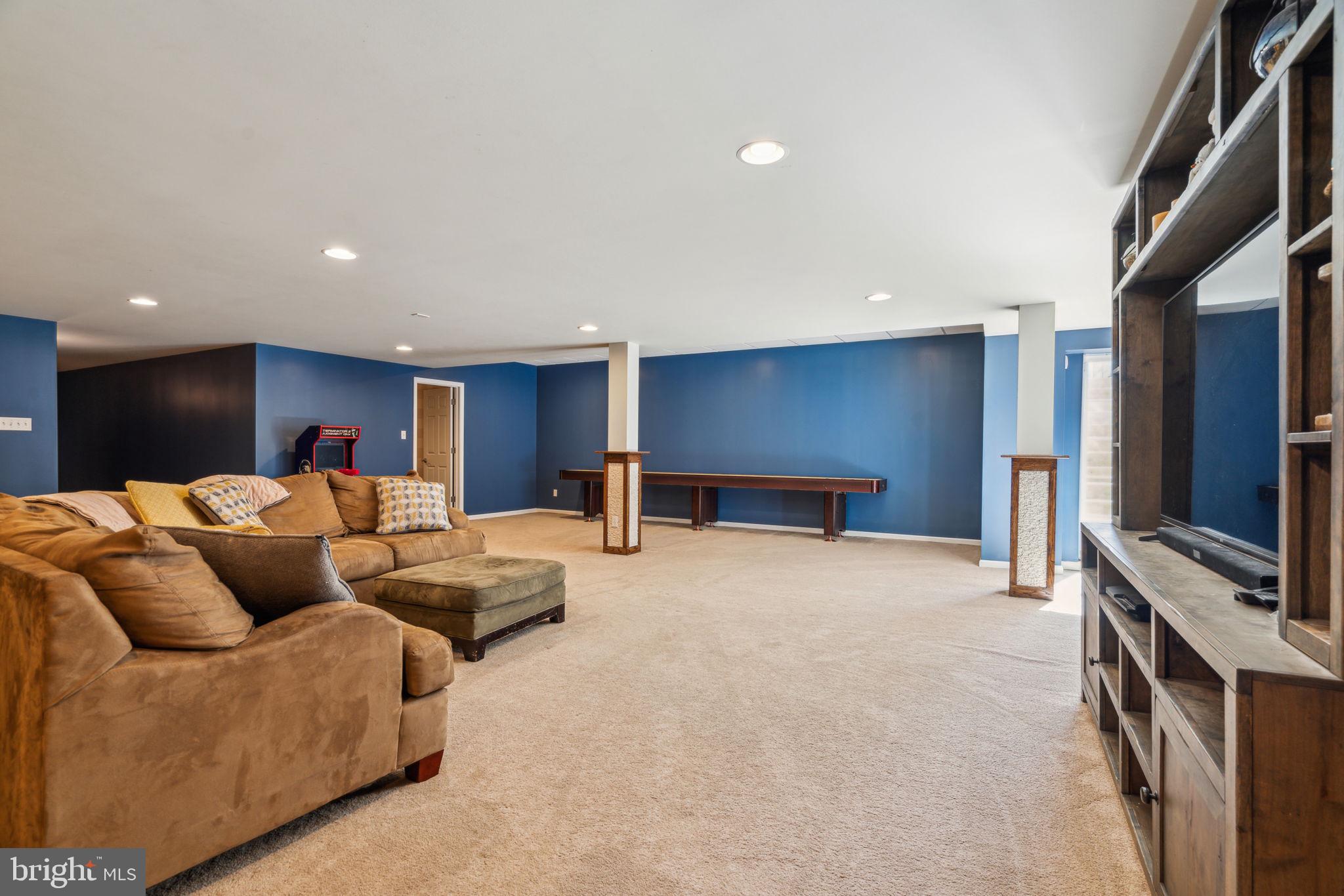 COUNTRY CLUB ESTS - Residential