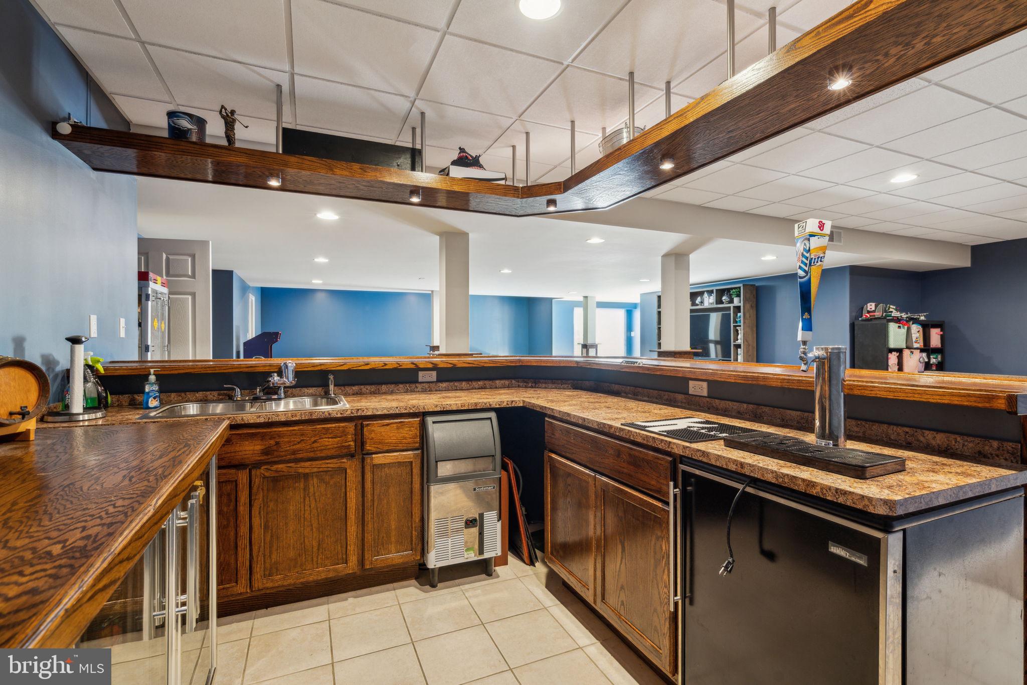 COUNTRY CLUB ESTS - Residential