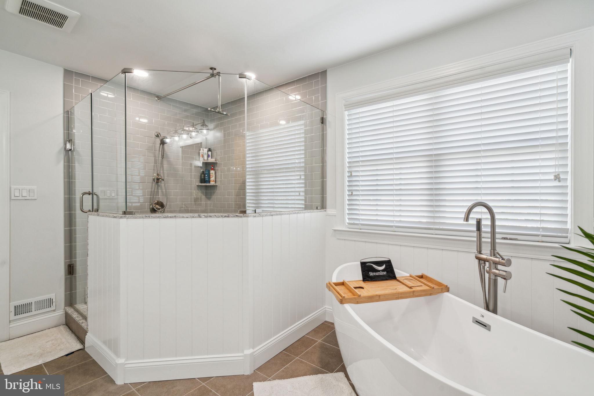 COUNTRY CLUB ESTS - Residential