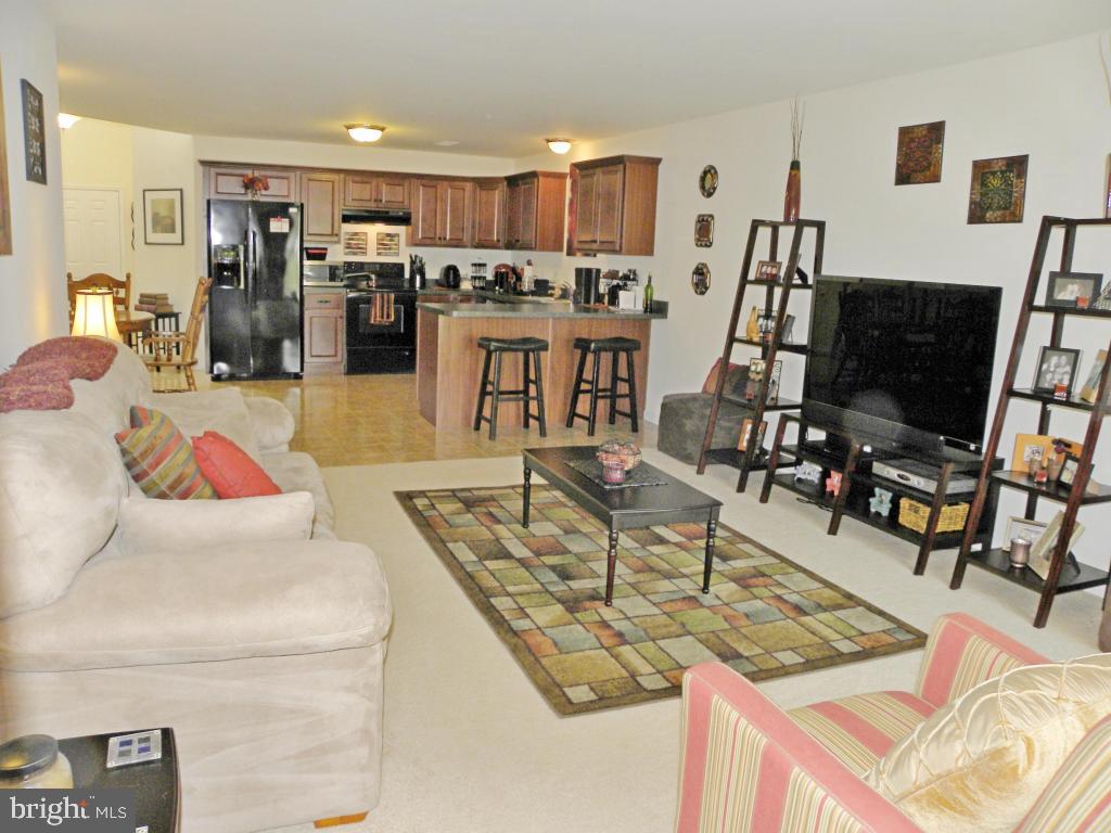 SUMMIT POINTE AT ELM TREE - Residential