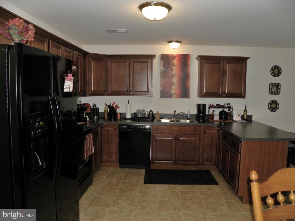 SUMMIT POINTE AT ELM TREE - Residential