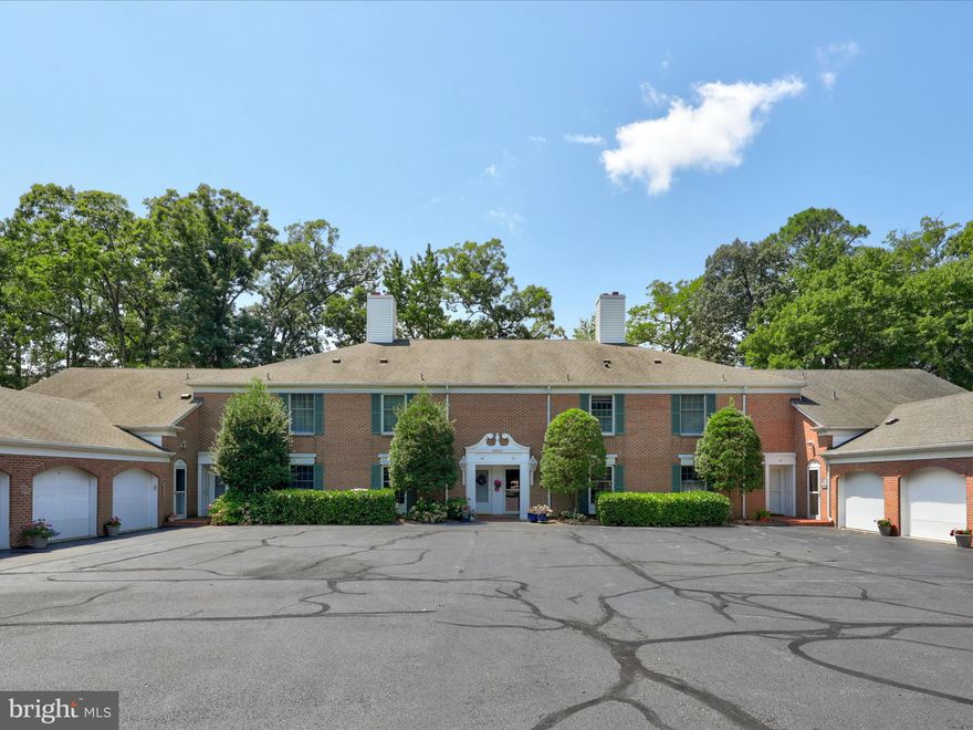 Golf Course Town House in beautiful St. Michaels.  Enjoy watching golfers just out your back slider. 
 Renovated unit 2 bedroom, 2.5 bath unit, gas fireplace, balcony, and 1-car garage. Located in the beautiful Martingham Circle, with community pool, golf, tennis, restaurants, and a beautiful waterfront community.