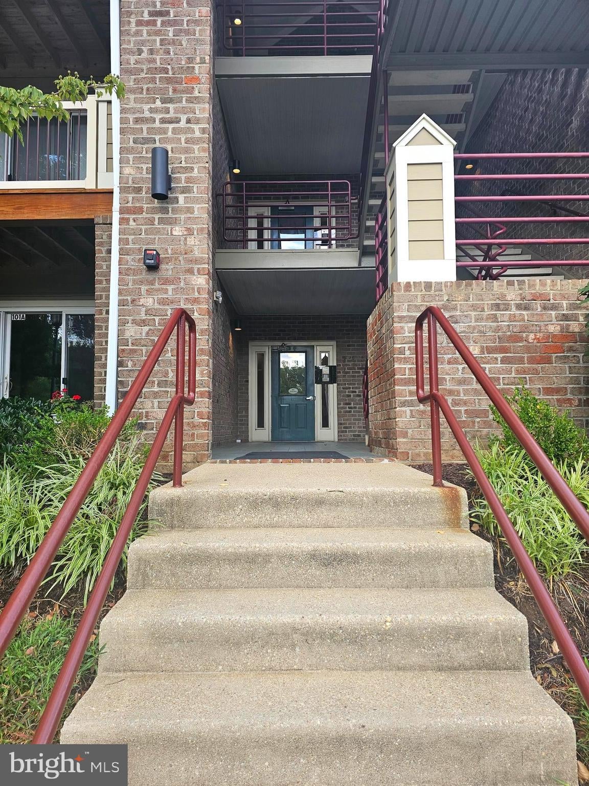 605 ADMIRAL DRIVE 102