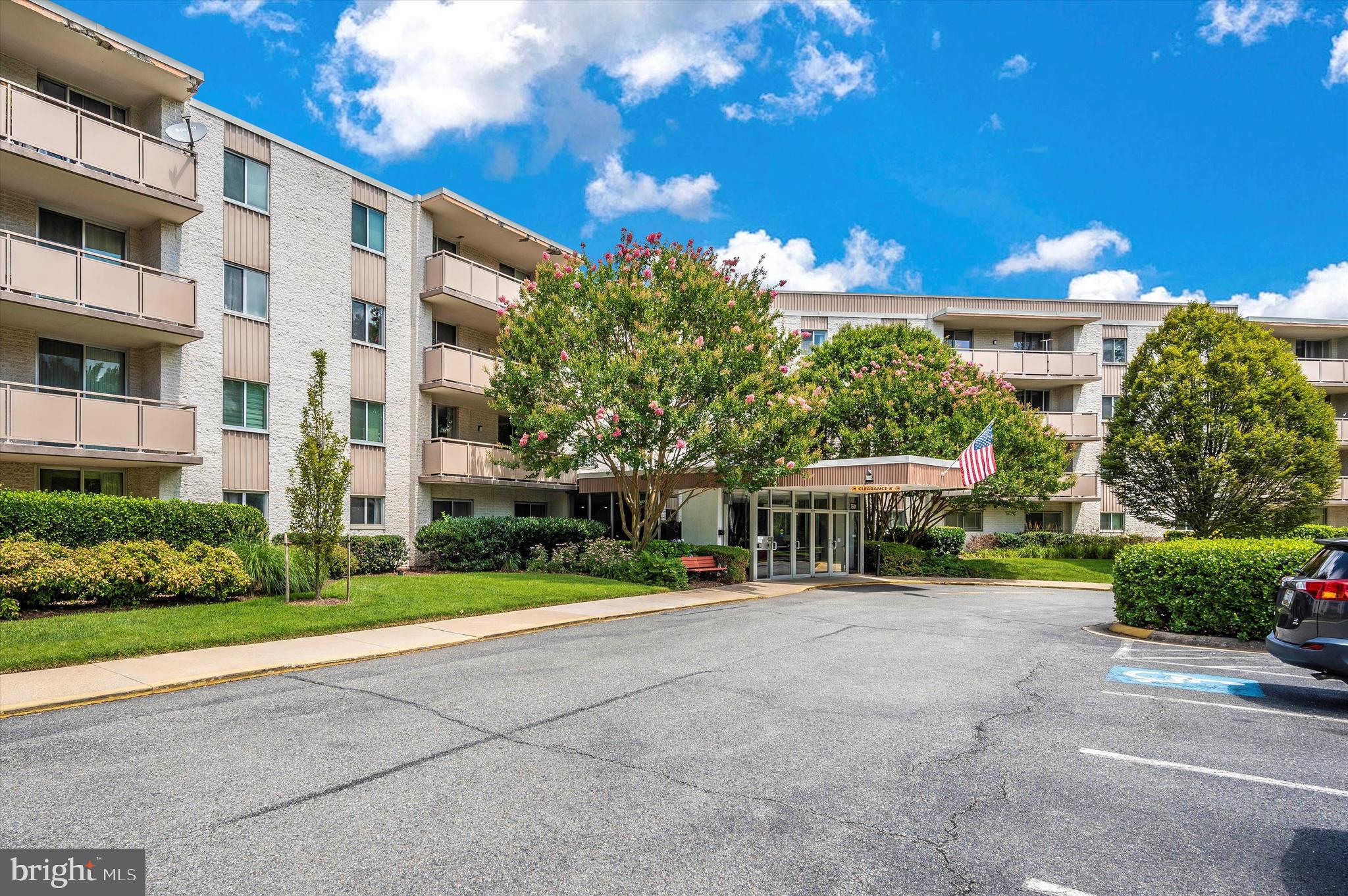 LAKESIDE TERRACE - Residential