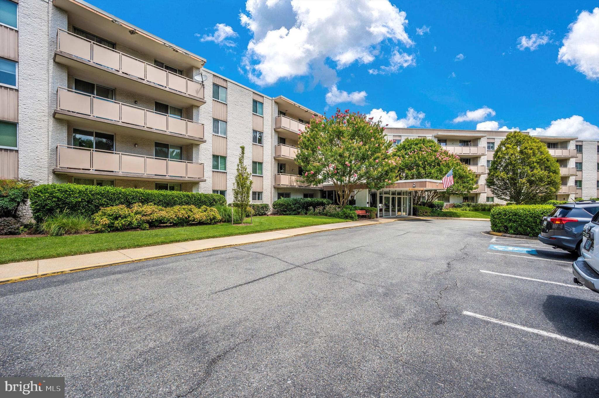 LAKESIDE TERRACE - Residential