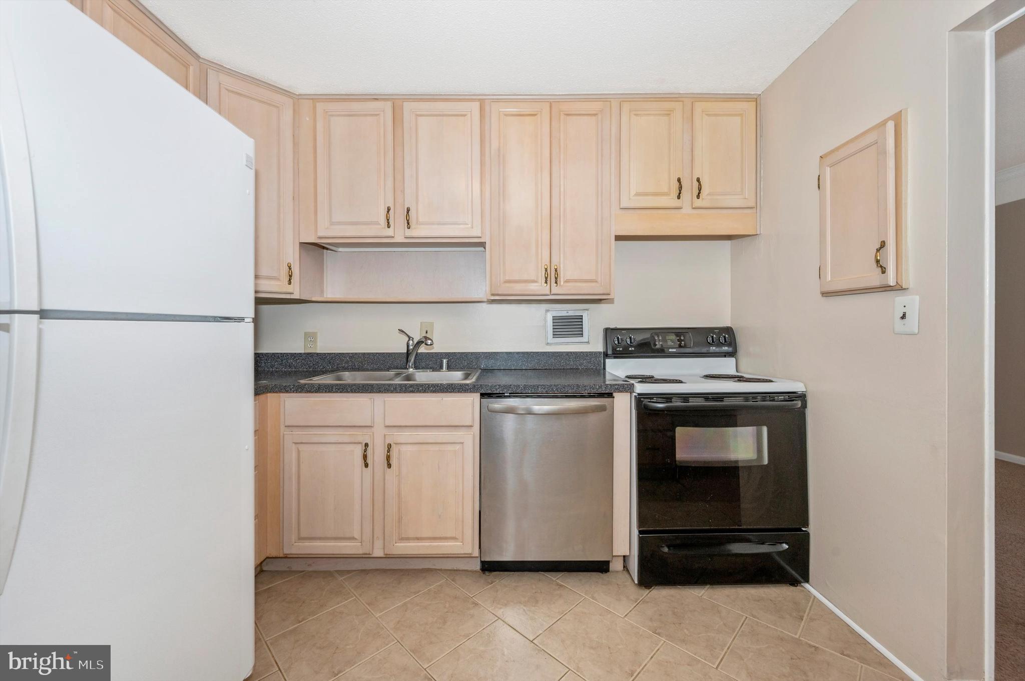 LAKESIDE TERRACE - Residential