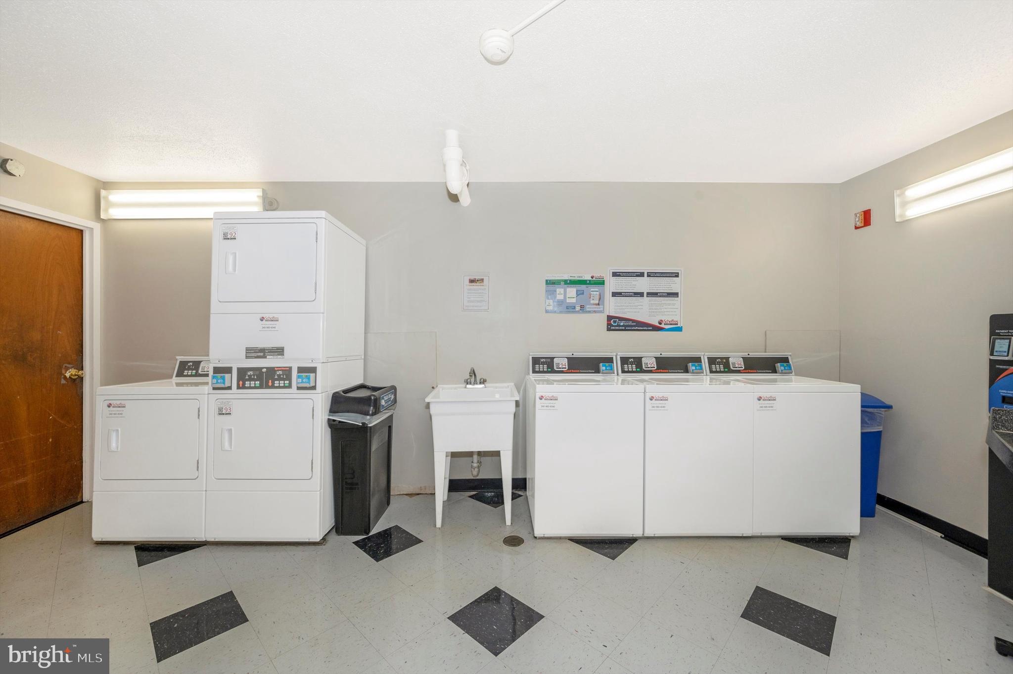 LAKESIDE TERRACE - Residential