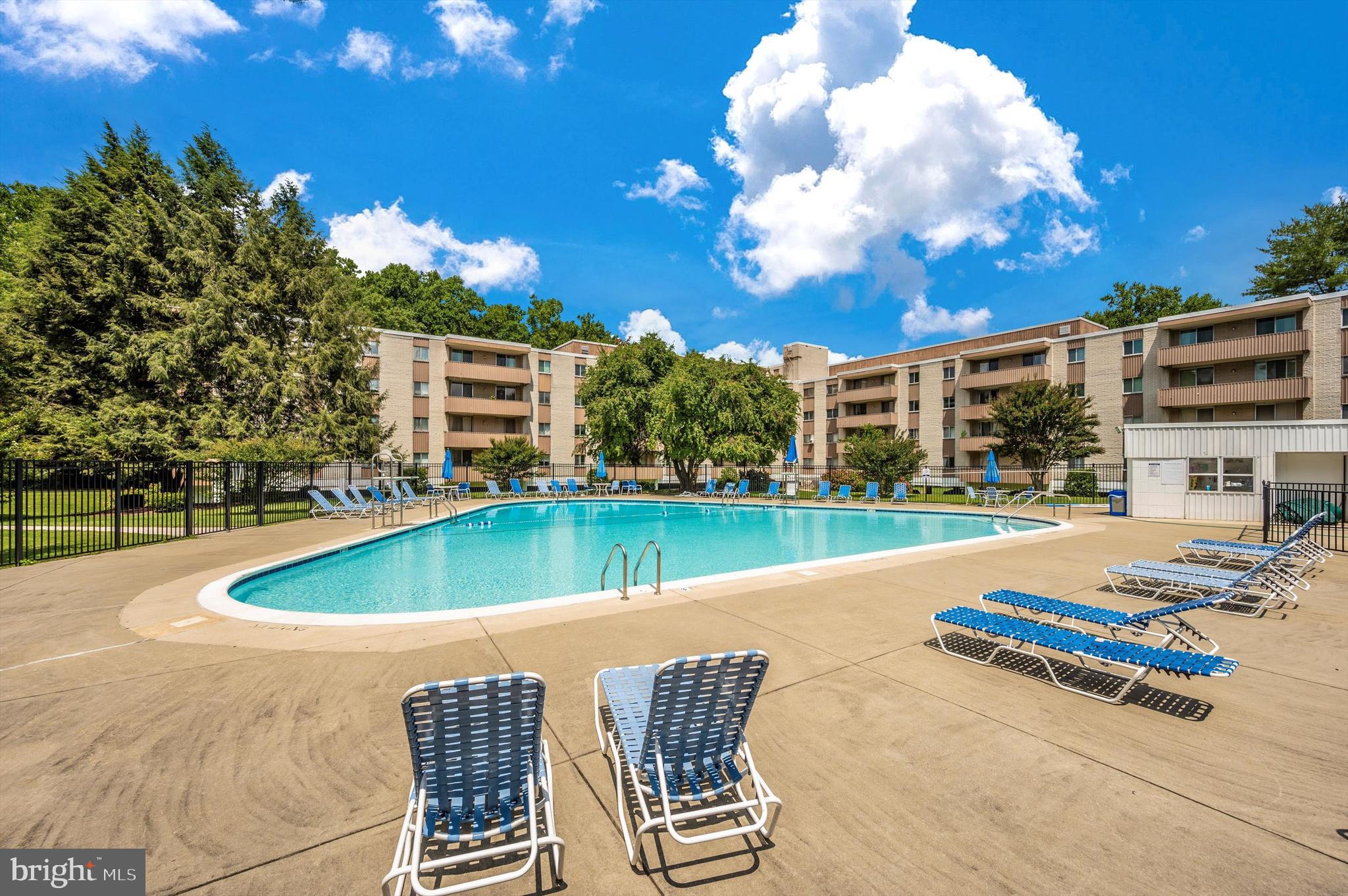 LAKESIDE TERRACE - Residential