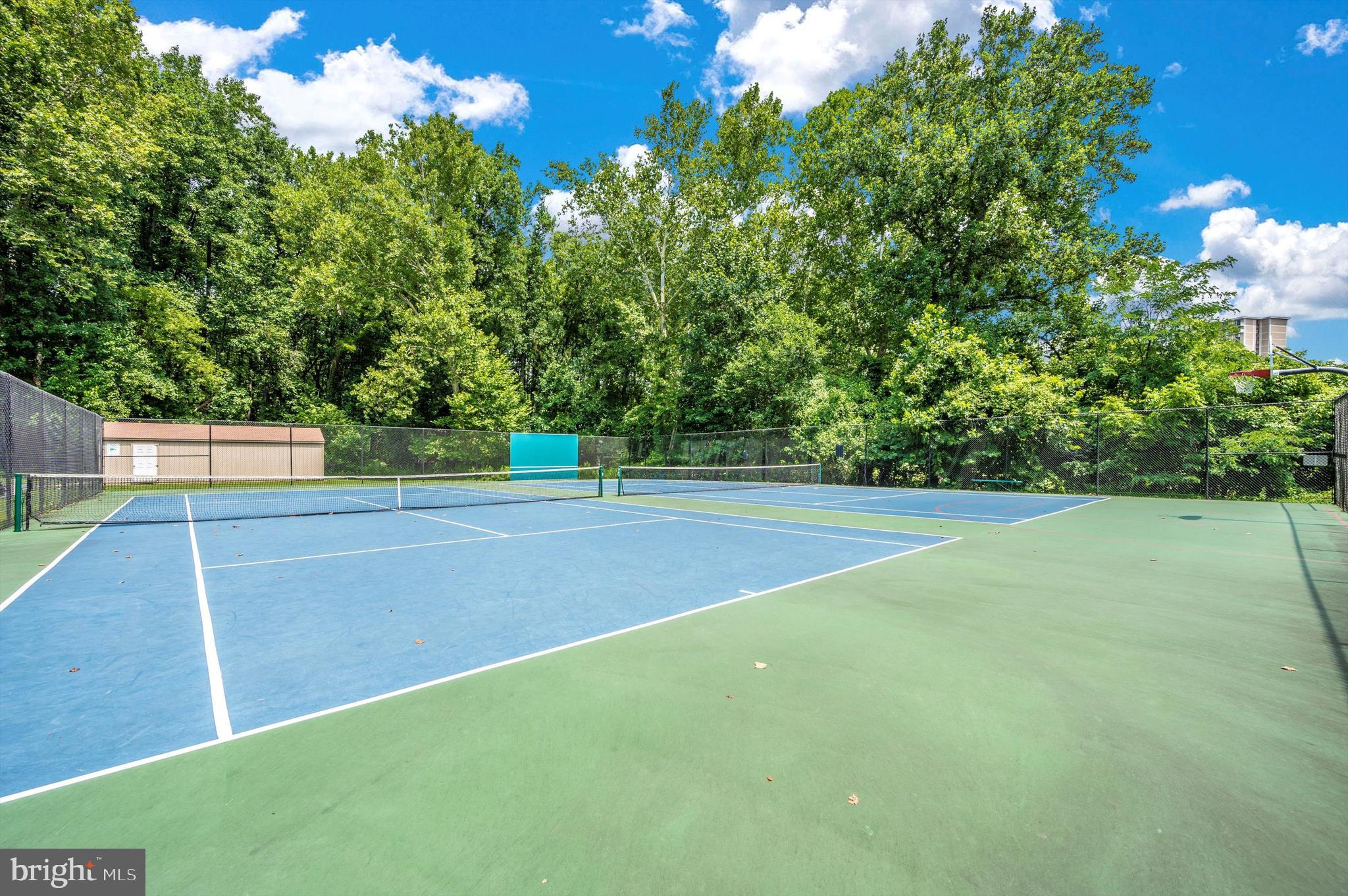 LAKESIDE TERRACE - Residential