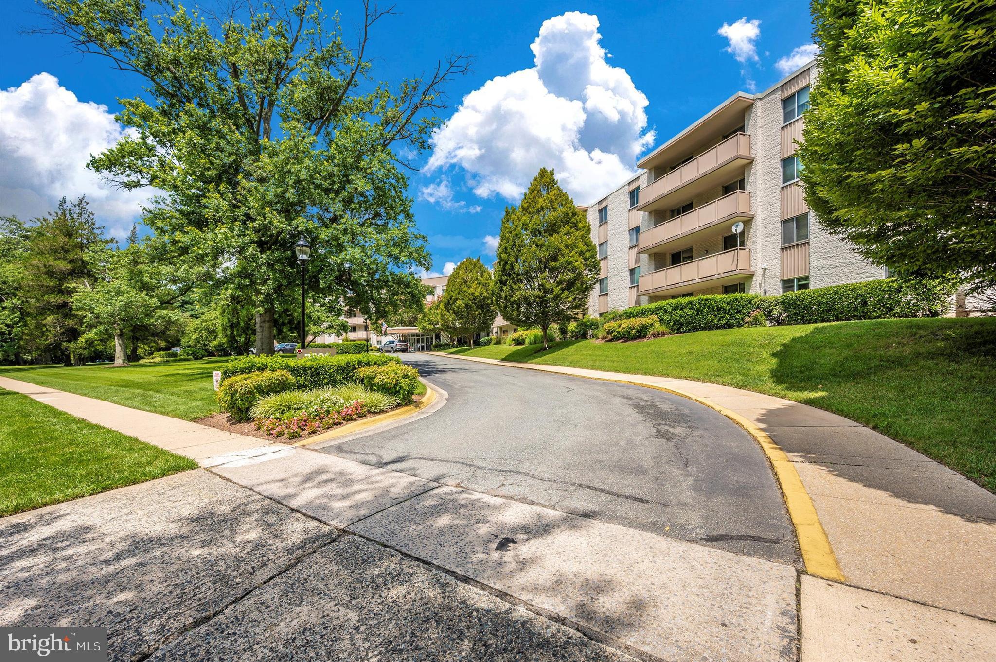 LAKESIDE TERRACE - Residential