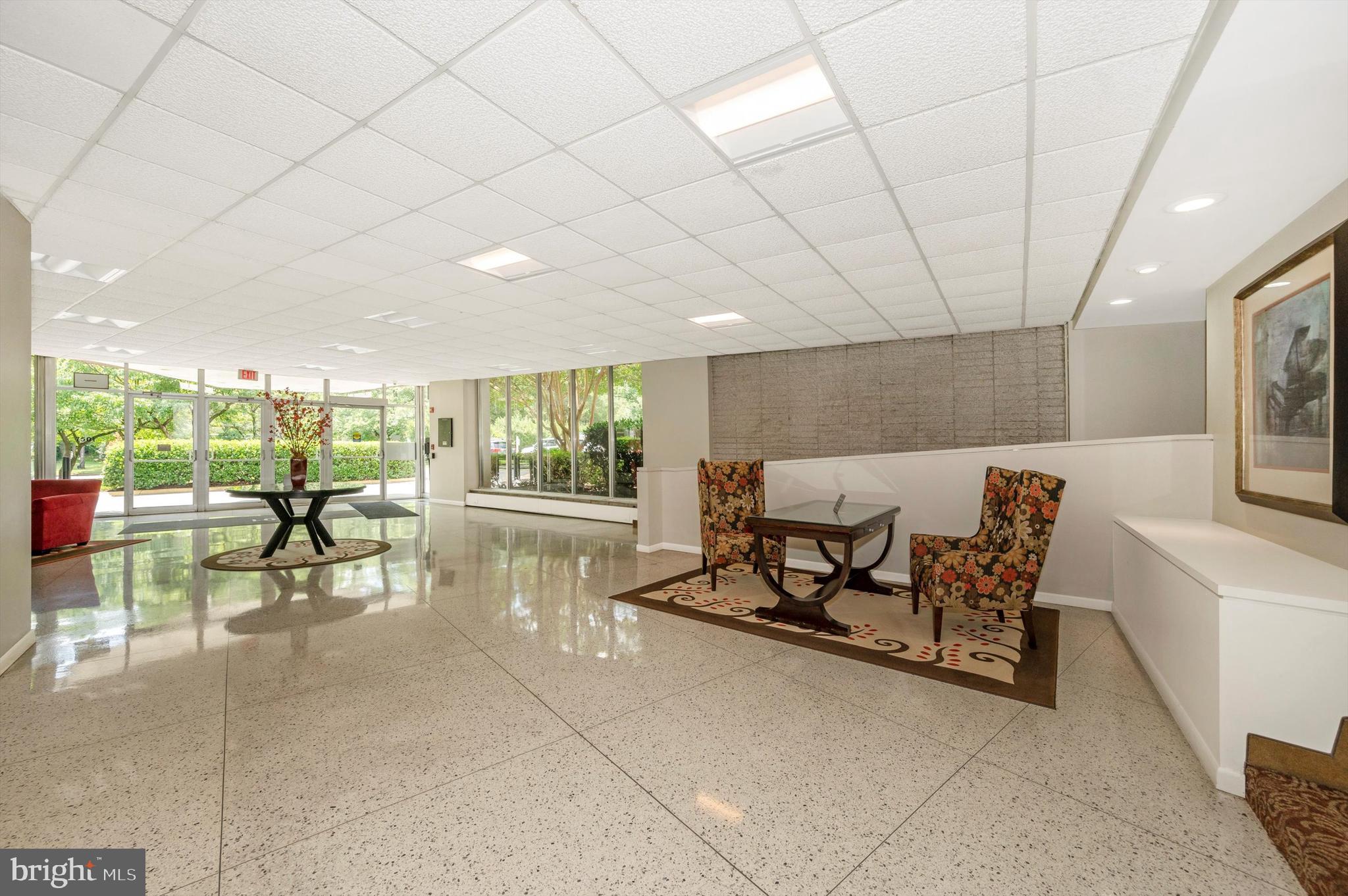 LAKESIDE TERRACE - Residential