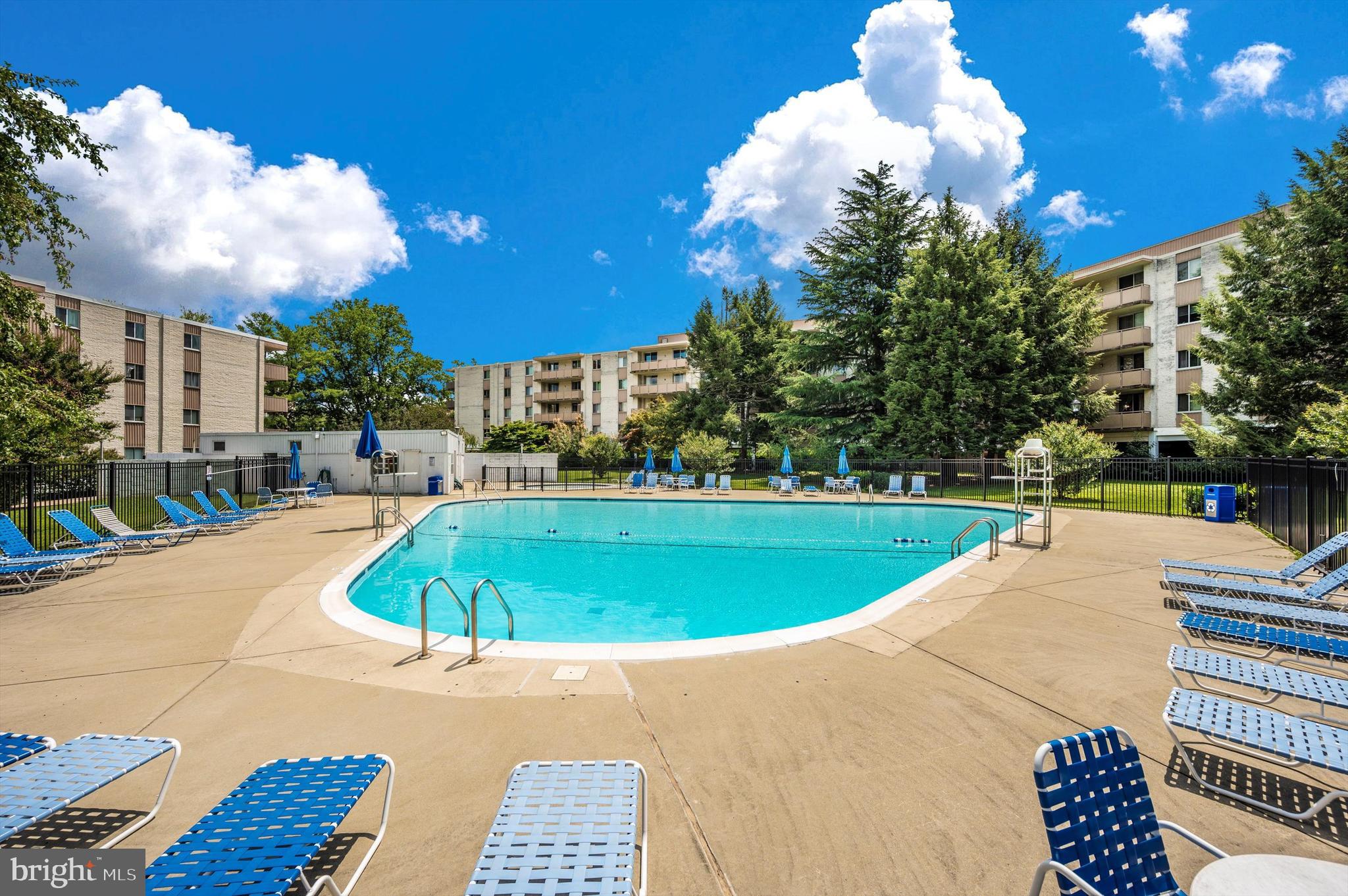 LAKESIDE TERRACE - Residential
