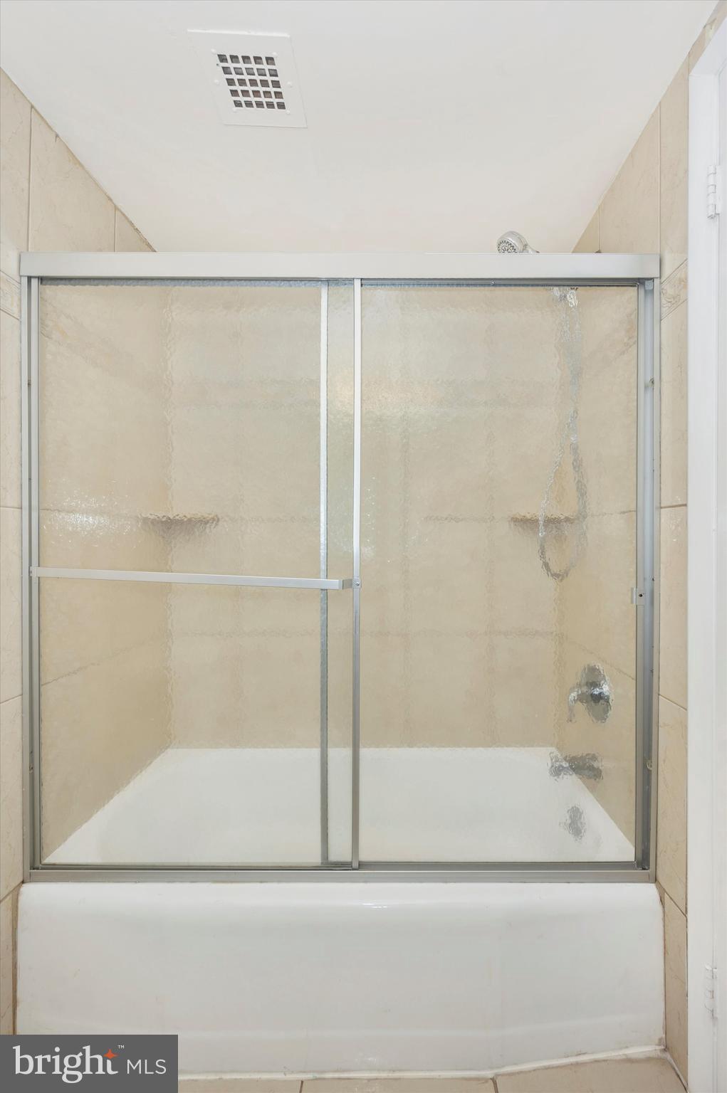 LAKESIDE TERRACE - Residential