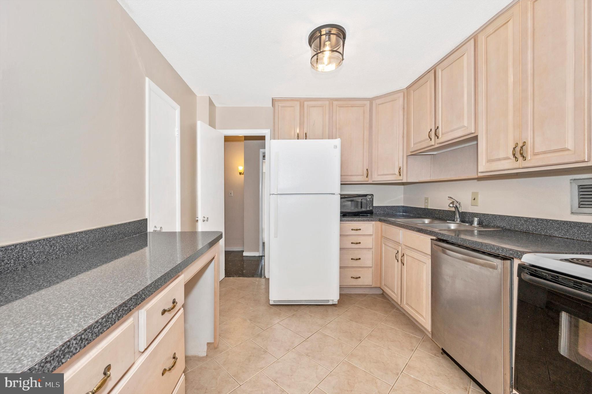 LAKESIDE TERRACE - Residential