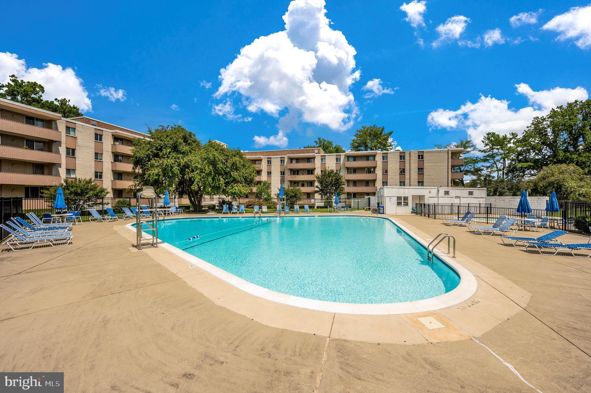 LAKESIDE TERRACE - Residential