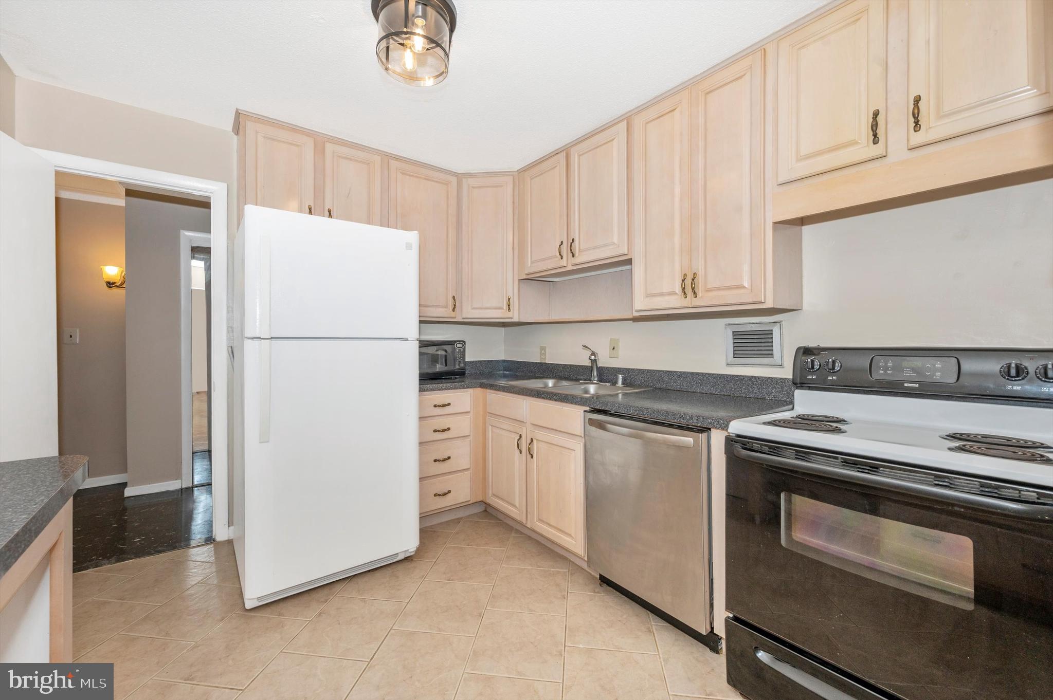 LAKESIDE TERRACE - Residential