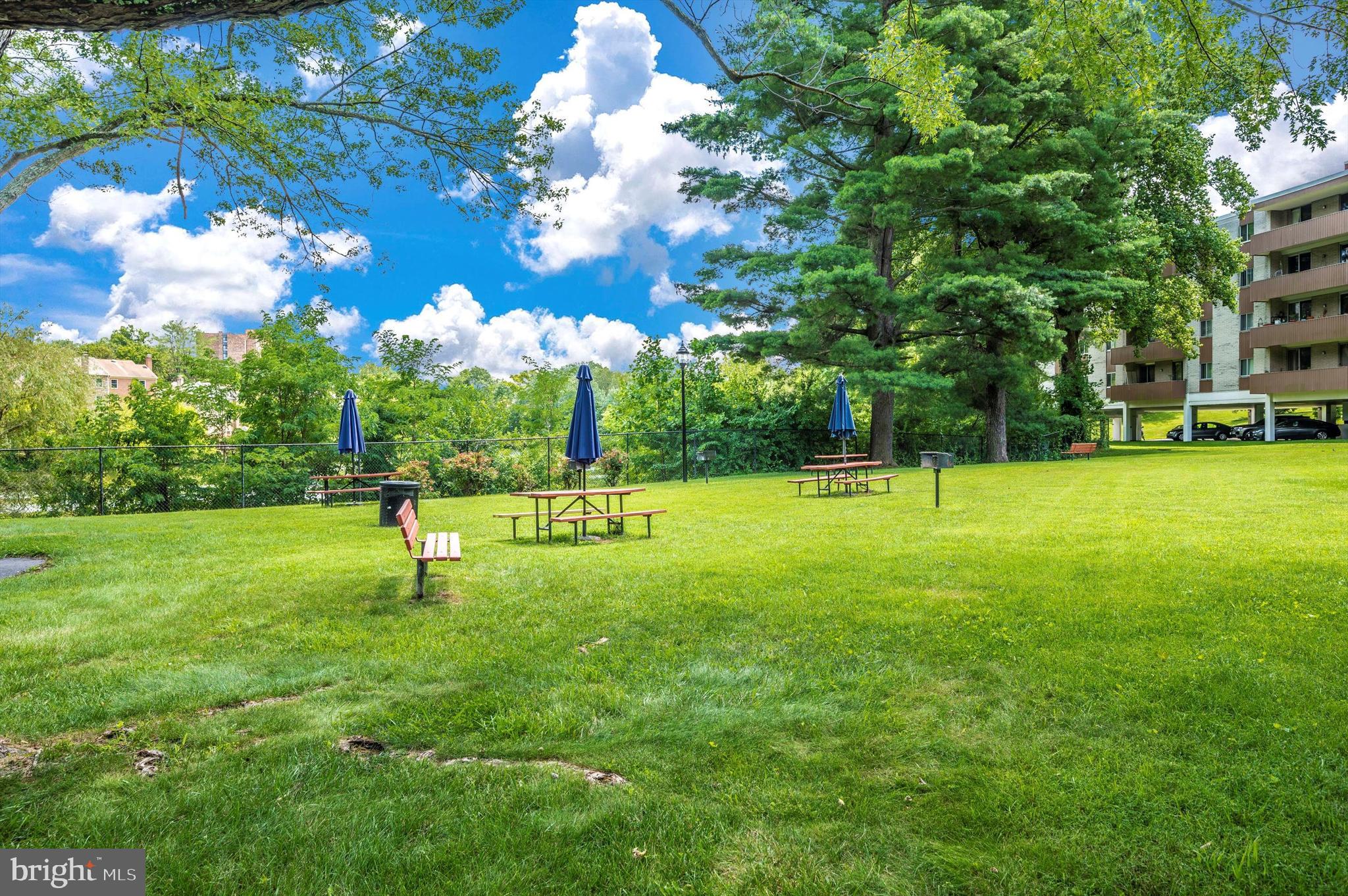 LAKESIDE TERRACE - Residential