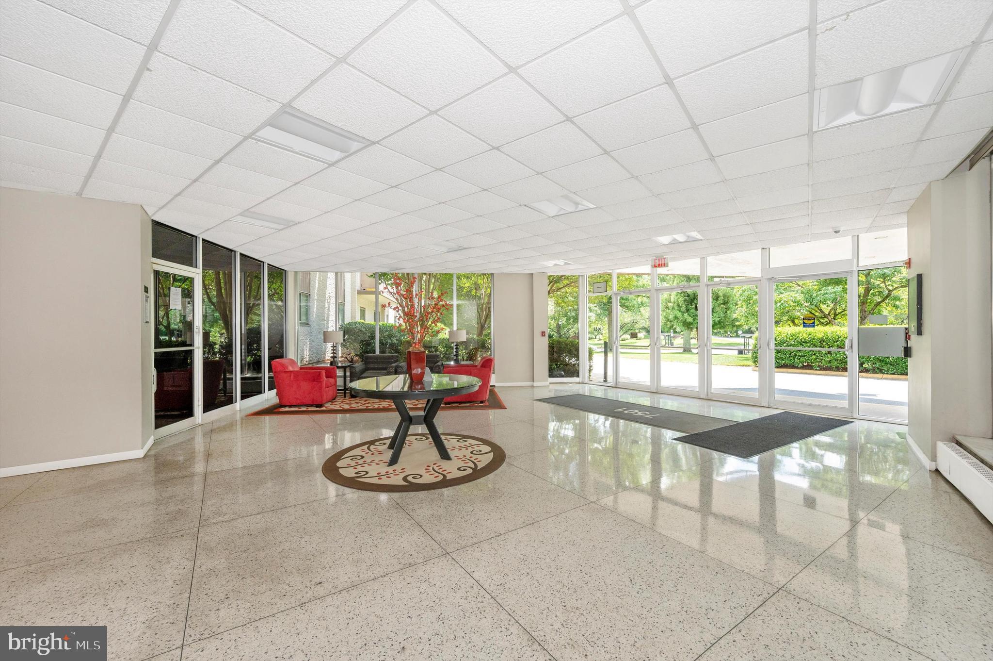 LAKESIDE TERRACE - Residential