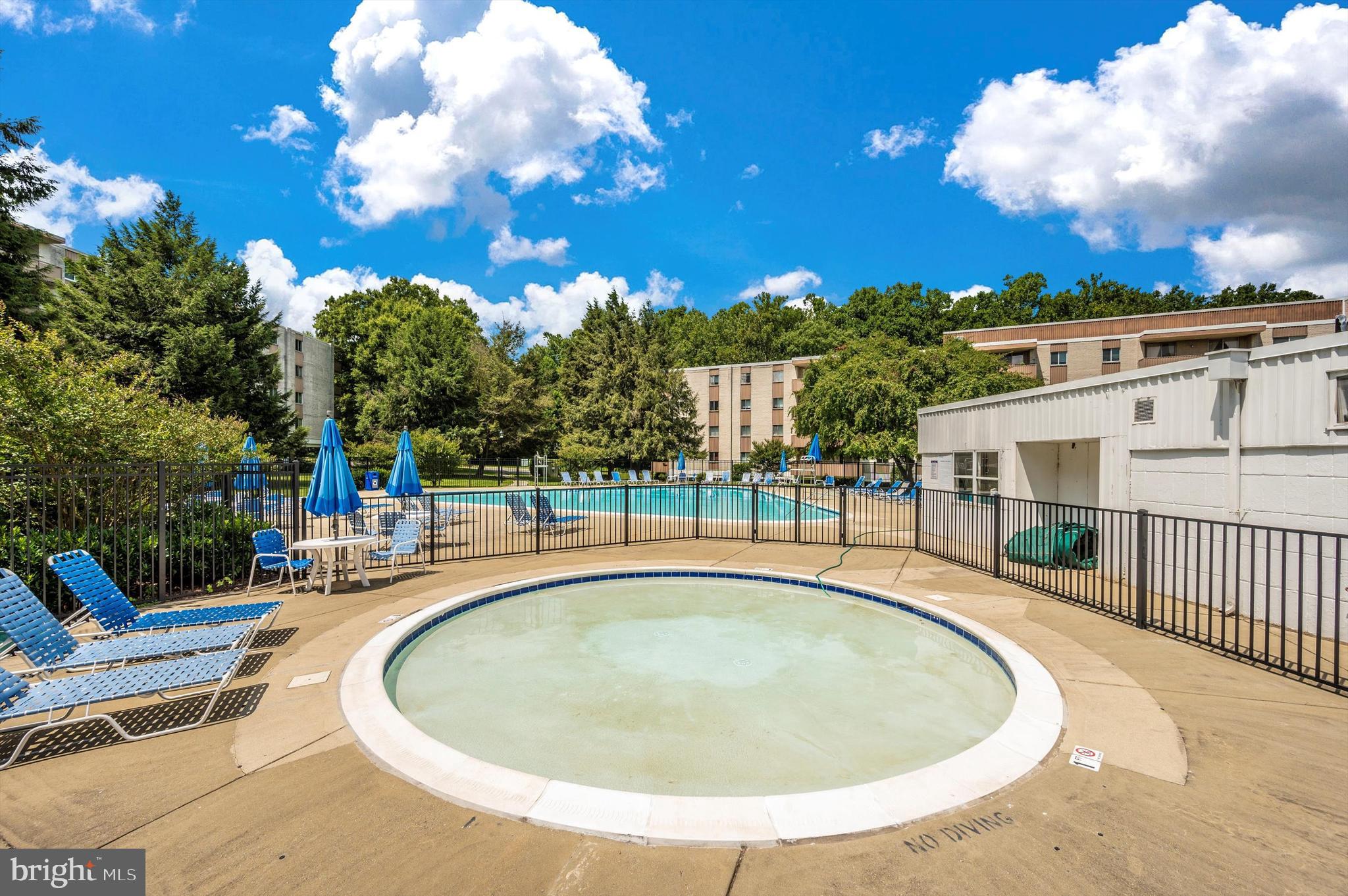 LAKESIDE TERRACE - Residential